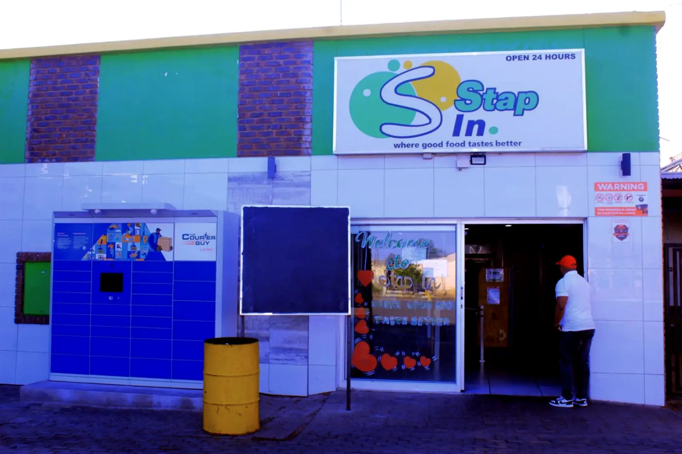 Entrance of a 24-hour shop in Upington with a Willy's guard post